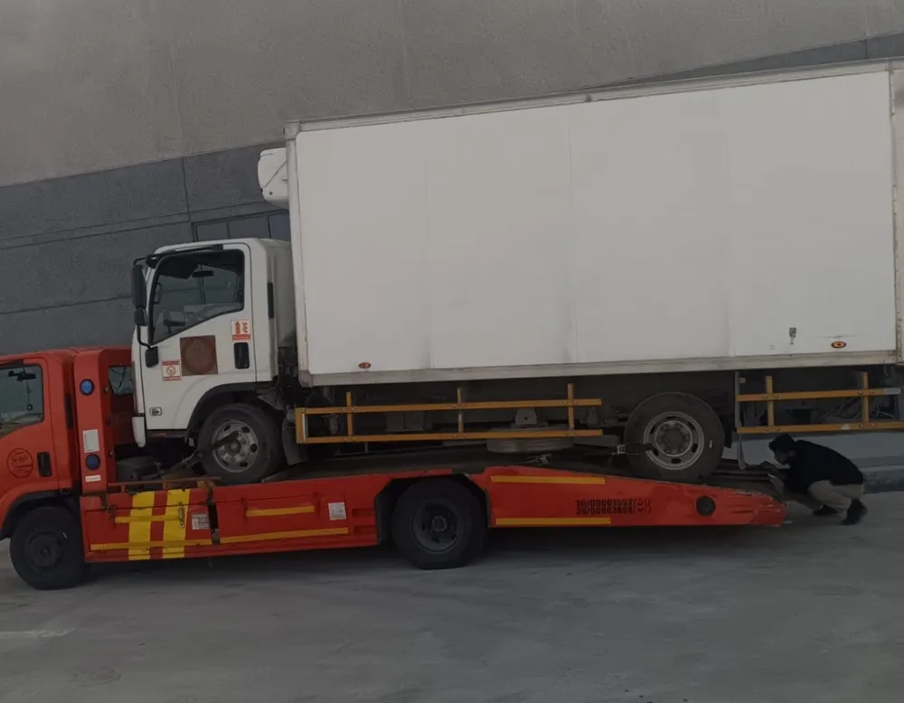 سطحة هيدروليك لنقل السيارات