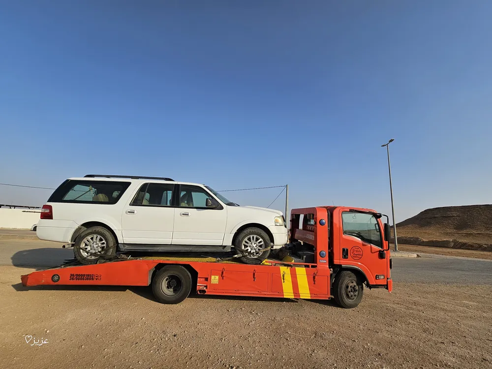 إنقاذ سيارات معطلة على الطريق